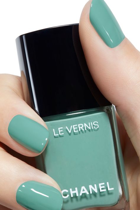 LE VERNIS Longwear Nail Colour 590 - VERDE PASTELLO | CHANEL Nailpaints Colors, Nail Paint Shades, Chanel Nail Polish, Chanel Nails, Green Nail, Nail Design Inspiration, Nail Paint, Chic Nails, 가을 패션