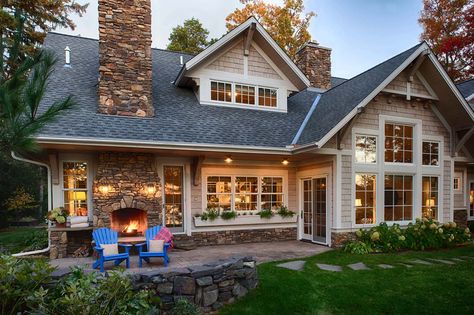 A warm and inviting beach style lake house in Minnesota Small Lake Houses, Lake Houses Exterior, Cottage Retreat, Lakeside Cottage, Cottage Exterior, Lake House Plans, Beach Cottage Decor, Dream Cottage, Lake Cottage