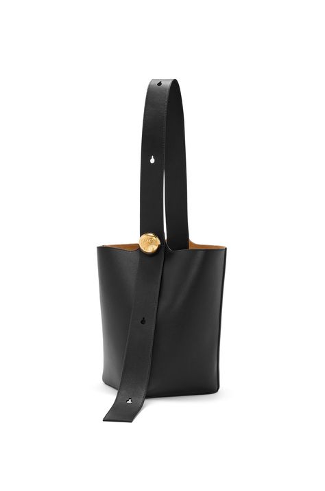 Medium Pebble Bucket bag in mellow calfskin Black - LOEWE Loewe Bag, Medium Sized Bags, Favorite Handbags, Leather Bucket Bag, Bag Trends, Leather Bucket, Mens Accessories Fashion, Personalized Accessories, Small Leather Goods