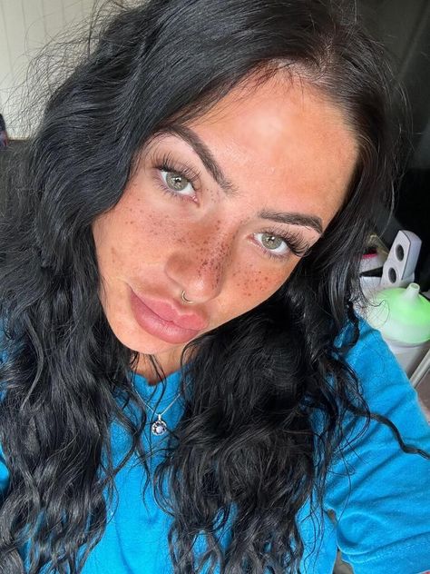 Black Hair With Freckles, Dark Hair And Blue Eyes Women, Freckles Dark Hair, Black Hair Freckles, Black Hair And Freckles, Brown Hair And Freckles, Dark Haired Beauty, Dark Freckles, Tattooed Freckles