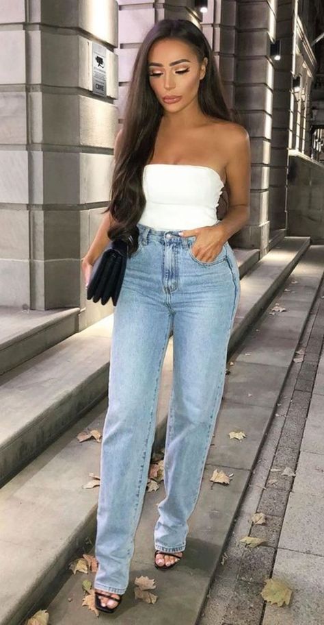 #casual #chic #outfit #jeans #straightleg #croptop #white Long Straight Leg Jeans, Drinks Outfits, Rebellious Fashion, Denim Jeans Outfit, Straight Leg Jeans Outfits, Jeans Models, Heels Outfits, Shirts For Leggings, Outfit Jeans