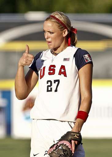 Jennie Finch, the worlds best softball pitcher. and we wear the same number! #27 #PitcherLife Jennie Finch, Softball Quotes, Sport Hall, Fastpitch Softball, Softball Team, Softball Players, Sport Player, Sports Headbands, Volleyball Team