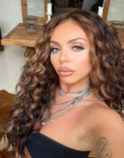 Night Out With Boyfriend, Jesy Nelson Instagram, Jessy Nelson, Blonde Singer, English Singers, Cosy Aesthetic, Lifestyle Hacks, Music Project, Lifestyle Hack