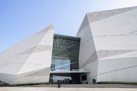 chengdu natural history museum resembles a monolithic landform Dinosaur Exhibition, Lily Garden, Bamboo Garden, Dappled Light, Plate Tectonics, Natural History Museum, Ground Floor Plan, Chengdu, Exhibition Space