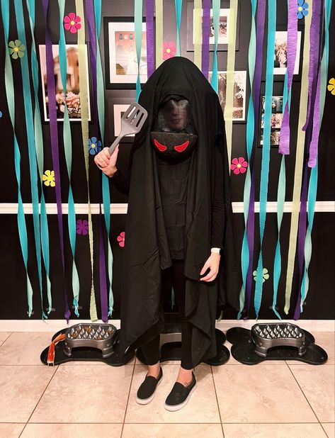 Funny Spongebob Halloween Costumes, Hash Slinging Slasher Costume, Funny Spongebob Costumes, Diy Spongebob Characters Costume, Spongebob Birthday Party Costumes, Spongebob Character Costumes Diy, Spongebob Theme Costume, Spongebob Party Costume, Spongebob Party Outfit