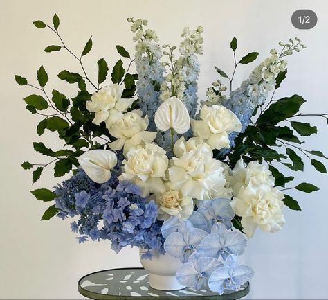 Navy Blue Flower Arrangements, Blue Flower Arrangements, Flower Shop Design, 2024 Inspiration, Classic Wedding Decorations, Luxury Flowers, Floral Style, Blue Flower, Wedding Classic