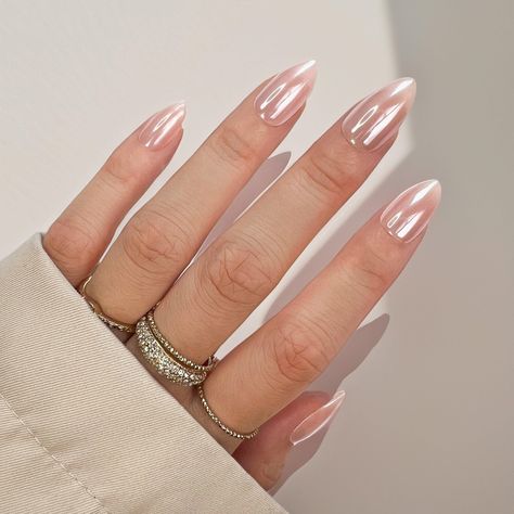 Get your hands on our press-on nails and glaze up your digits with the unbelievable chrome sheen - a fan favorite that has sold out 3 times! Sporting a soft pink hue and covered in pink chrome glitters, these nails will give you that coveted Hailey look without breaking the bank. Here for a limited time only, don't mis Chrome Nails Designs Pink, Nails Pearl White, Chrome Pearl Nails, Nails Pearl, Acrylic Nails Long, White Almond Nails, Drip Drip, Pink Chrome, Nails Fake