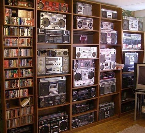 junk room - 😮😮😮😮😮😮 . . . #VintageAudio #Vintage #Audio... Dj Room, Radio Equipment, Home Music Rooms, Vinyl Room, Record Room, Wall Of Sound, Music Studio Room, Listening Room, Audio Room