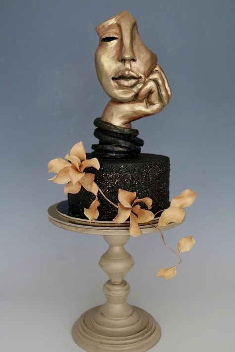 Sculpture cake Black And Gold Cake, Unique Cakes Designs, Cake Structure, Cake Design Inspiration, Gravity Cake, Fantasy Cake, Beautiful Cake Designs, Sculpted Cakes, Creative Cake Decorating