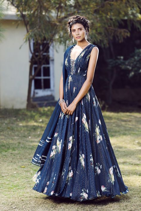 Midnight blue printed jumpsuit paired with a georgette dupatta Ethnic Jumpsuits For Women, Indian Jumpsuit, Jumpsuit Indian, Drapping Saree, Mahima Mahajan, Western Gown, Indian Wedding Gowns, Mid Night, Printed Long Dress