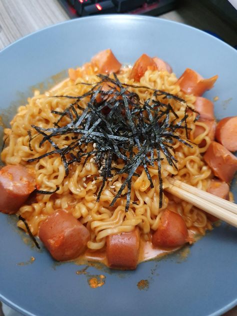 Spicy Noodles With Cheese, Samyang Spicy Noodles, Noodles Samyang, Samyang Cheese, Samyang Carbonara, Cheese Business, Cheese Noodles, Spicy Noodles, Cheese Sausage