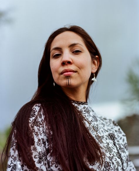 Denise Pollock, 28, who goes by her Inupiaq name Annauk, is an Inupiaq language teacher in addition to being the Climate Change Research and Policy Institue Director at the Alaska Center for Justice. Pollock says that there was a connection between getting her chin tattoo and speaking her language.  “For me, one of the reasons why I chose to get my tavlagun was as a reminder for me to continue speaking, teaching, and learning the Inupiaq language. For me, it was about accountability. Indigenous Tattoos, Woman Face Tattoo, Indigenous Tattoo, Chin Tattoo, Small Wave Tattoo, Face Tattoos For Women, Inuit People, Native American Woman, Native American Tattoos