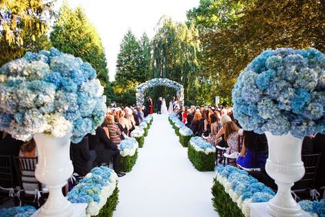 Blue Paradise ~ 14 Wedding Ceremonies That Will Take Your Breath Away ~ Photographer: Ira Lippke Studios, Event Design:  Martins Alves | bellethemagazine.com Hamptons Wedding, Azul Serenity, Garden Weddings Ceremony, Hydrangeas Wedding, Party Deco, Ceremony Inspiration, Wedding Aisle, Wedding Ceremony Decorations, Ceremony Decorations