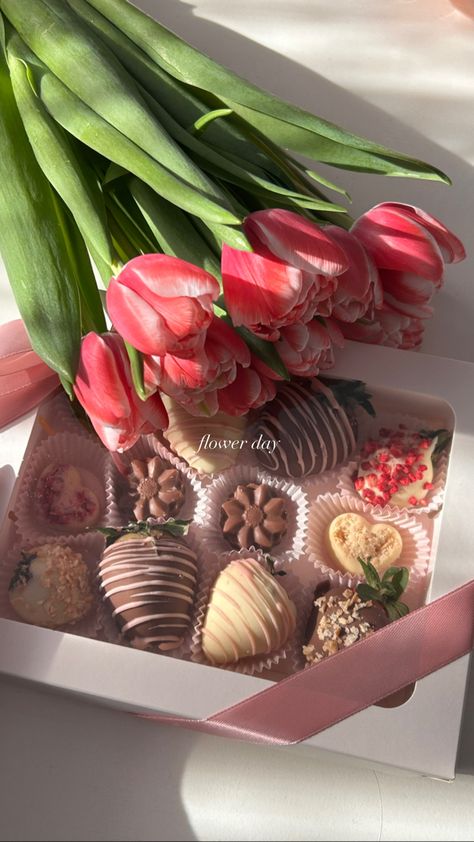 Flowers And Chocolate Gift Aesthetic, Chocolate Gift Aesthetic, Flowers And Chocolate Gift, Chocolate And Flowers, Chocolate Strawberry Desserts, Valentine Board, Flowers And Chocolate, Strawberry Icebox Cake, Chocolate Shots