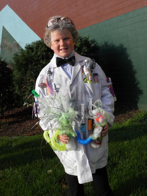 Kids Scientist Costume Diy, Crazy Scientist Costume, Weird Science Costume, Turkey Halloween Costume, Mad Scientists Costumes, Mad Scientist Halloween Costume, Science Costumes, Mad Scientist Costume, Scientist Costume