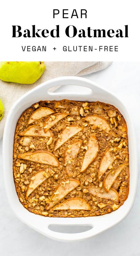 This pear baked oatmeal is made with warming spices and studded with fresh pears and walnuts for a cozy breakfast. It’s vegan, gluten-free and great for meal prep. Pear Baked Oatmeal, Pear Oatmeal, Oatmeal Bake, Eating Bird Food, Healthy Thanksgiving Recipes, Breakfast Vegan, Baked Pears, Cozy Breakfast, Sliced Pears