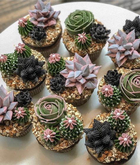 Cupcake Decorating Techniques, Cactus Cupcakes, Succulent Cupcakes, Succulent Cake, Cactus Cake, Cupcake Cake Designs, Floral Cupcakes, Cake Decorating Piping, Cupcake Bouquet