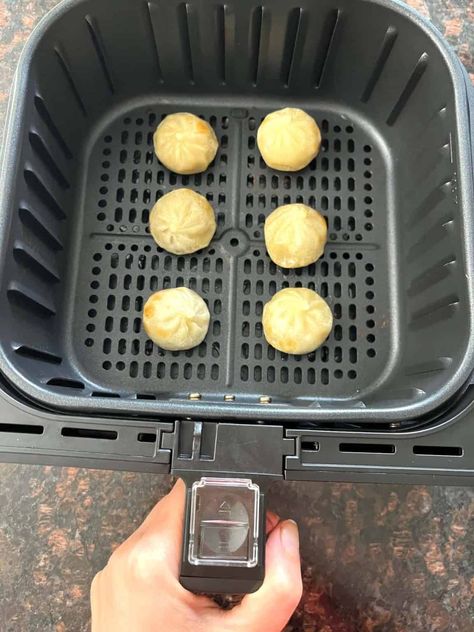 Frozen Bibigo Steamed Dumplings In Air Fryer (Perfect Results!) – Melanie Cooks Dumplings In Air Fryer, Frozen Potstickers, Frozen Pierogies, Air Fryer Recipes Appetizers, Freezing Leftovers, Cream Cheese Wontons, Cheese Wontons, Frozen Dumplings, Steamed Dumplings