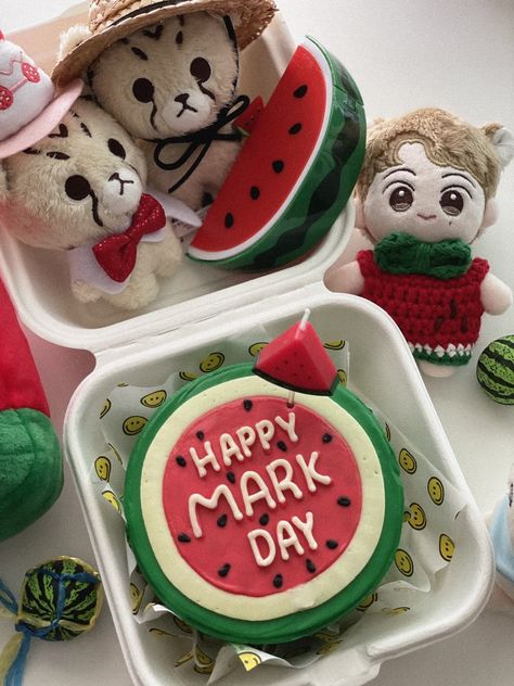 Mark Lee Birthday Cake, Nct Cake, Cheetah Lee, How To Make Eggs, Cake Decorating Icing, Korean Cake, Kawaii Cooking, Mini Cakes Birthday, Valentines Day Cakes