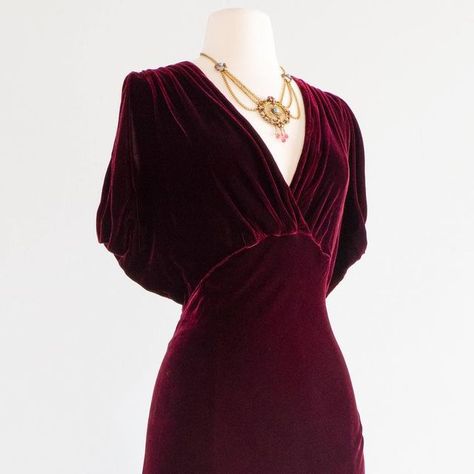 Velvet Open Back Dress, Snape X Y/n, Vintage Feminine Style, Velvet Dress Formal, 30’s Fashion, Pink Velvet Dress, Vintage Velvet Dress, Modest Dresses Fashion, Bias Cut Dress