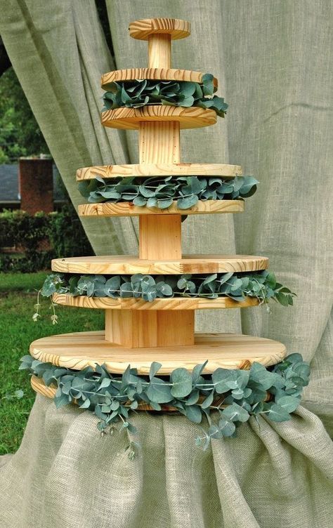 Cupcakes Fruit, Wedding Cake Tree, Donut Stand, Tafel Decor, Wooden Cake, Wedding Cake Stands, Nontraditional Wedding, Cake Donuts, Cupcake Stand