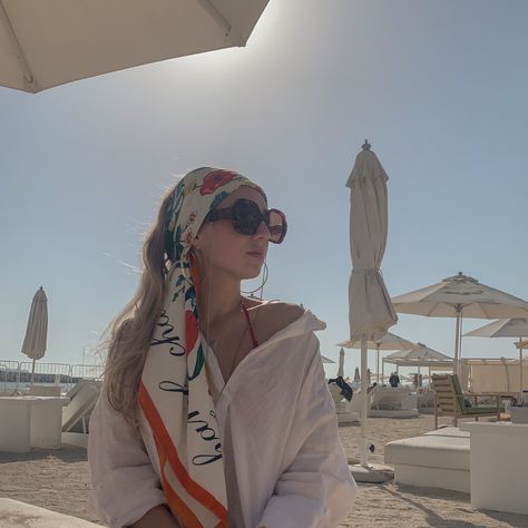 Beach bar dubai, beach outfit, silk scarf, summer 2021 Summer In Dubai, Silk Scarf Outfit, Bandana Outfit, Dubai Beach, Beach Scarf, Scarf Summer, Silk Scarf Hair, Scarf Bandana, Scarf Outfit