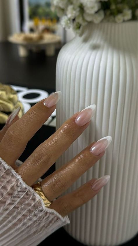 French Tip Glossy Nails, White Clean Nails, Soft Girl Nail Ideas, Clean Girl Summer Nails, French Nail Almond Shape, French Crome Nails Design Almond, Trendy Nails Ideas 2024 Summer Almond, Nails2024 Trends, French Tip With Sparkle Line