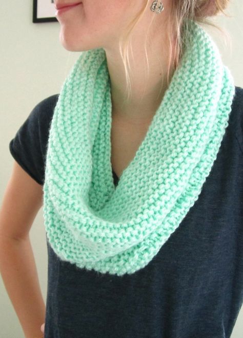 DIY Knit Circle Scarf Knit Circle, Diy Knit, Knitted Cowl, Knitting Scarf, Cowl Scarf, Knit Infinity Scarf, Circle Scarf, Yarn Projects, Summer Knitting