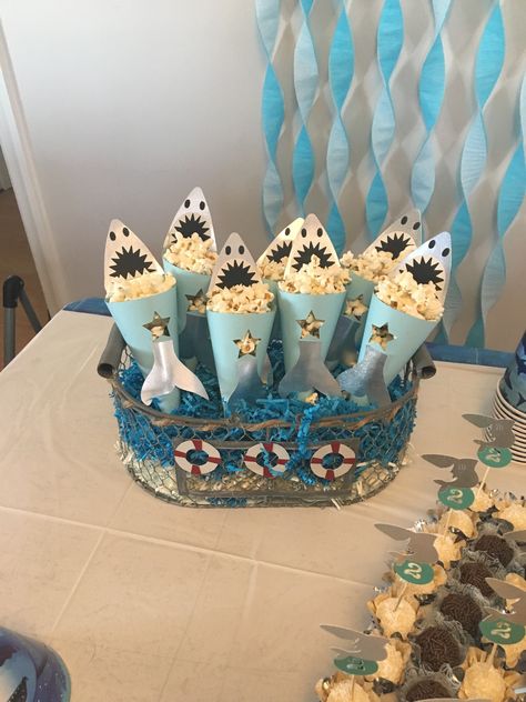 Party Popcorn Ideas, Shark Popcorn, Underwater Party Decorations, Shark Cupcakes, Underwater Party, Surf Birthday, Shark Themed Party, Shark Birthday Invitations, Nemo Birthday