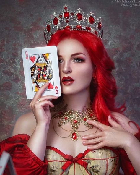 Red Queen Photoshoot, Queen Of Hearts Photoshoot Ideas, Queen Of Hearts Alice In Wonderland, Queen Of Hearts Photoshoot, Alice In Wonderland Photoshoot, Wonderland Photoshoot, Monthly Photoshoot, Valentines Photoshoot, Descendants Dr