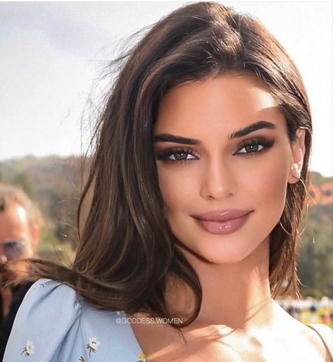 Kendall Jenner Makeup, Natural Makeup For Brown Eyes, Jenner Makeup, Makeup Pengantin, Makeup Eye Looks, Makeup Looks For Brown Eyes, Brown Blonde Hair, Maquillaje Natural, Natural Makeup Looks