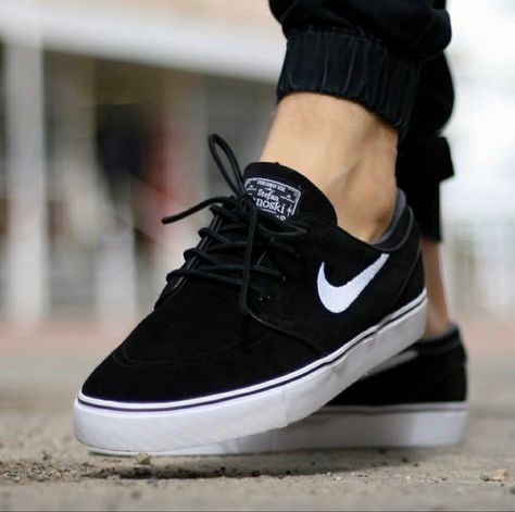 Stefan Janoski Nike, Nike Skate Shoes, Cute Shoes Boots, Nike Stefan Janoski, Cute Vans, Nike Sb Stefan Janoski, Keds Style, White Nike Shoes, Stefan Janoski