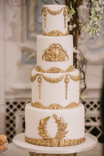 White and gold baroque wedding cake | Elizabeth's Cake Emporium    ᘡղbᘠ Half Hairstyles, Ersa Atelier, White And Gold Wedding Cake, Miraculous Ideas, Baroque Wedding, Inspired Hairstyles, White And Gold Wedding, Half Ponytail, Luxury Wedding Cake