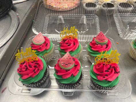 Cupcake design idea✨ Watermelon Cupcakes Ideas, Summer Cupcakes Decoration, Summer Cupcakes Ideas, 4h Fair, Cuppy Cake, Kids Birthday Cupcakes, Message Cookies, Watermelon Cupcakes, Frosting Ideas