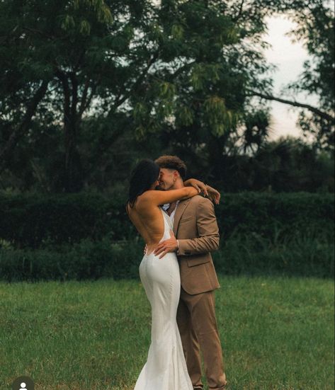 Short Husband Tall Wife, Short Guy, 2025 Wedding, Wedding Picture Ideas, Engagement Photo Poses, Wedding Picture, Tall Women, Wedding Poses, Reference Photos