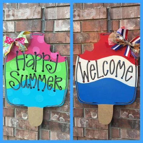 Diy Wood Door Hanger, Diy Wood Door, Popsicle Door Hanger, Patriotic Door Hanger, Trendy Door, Burlap Door Hangers, 4th July Crafts, Door Hangers Diy, Summer Door Hanger