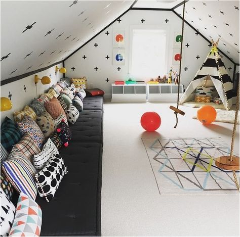 10 Cheerful Kids Rooms - Petit & Small Loft Playroom, Ideas Habitaciones, Attic Playroom, Kids Loft, Playroom Design, Loft Room, Kids Room Inspiration, Attic Rooms, Toy Rooms