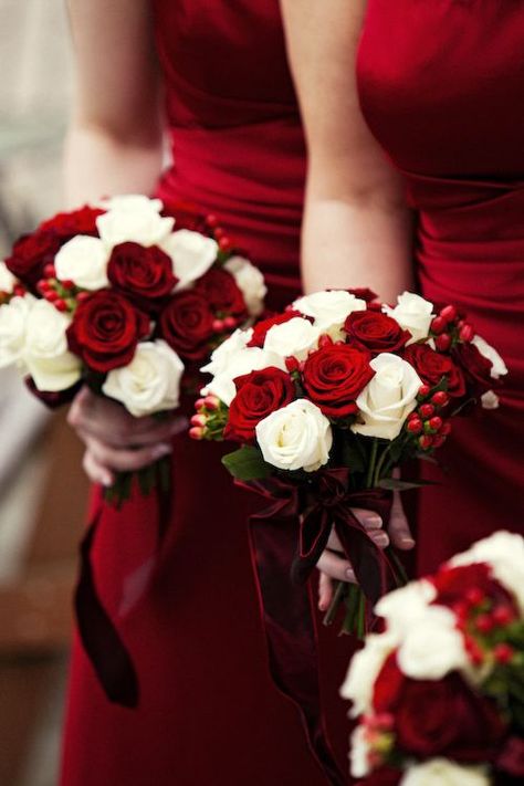 37 Sparkling Ideas for Red Themed Wedding Red And White Weddings, Spring Wedding Bouquets, Red Wedding Theme, Red Bouquet Wedding, Red Wedding Flowers, Red Bouquet, White Bridesmaid, Red Bridesmaids, Bouquet Flower