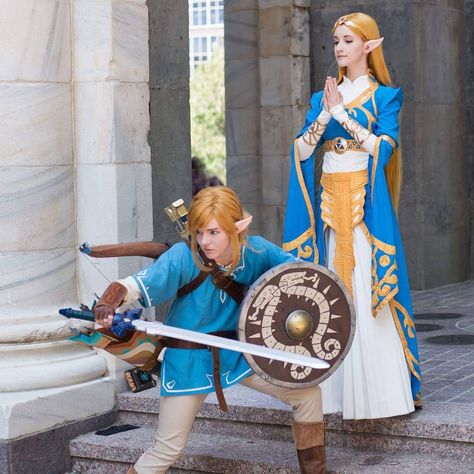 Thanks Wes Carter, for another cool Link and Zelda shot at #dragoncon! Link is me, Zelda is @lopti_is_blue. Wigs are from @ardawigs, ears are from @aradanistudios, and contacts are from @samhaincontactlenses! TRIPLE THREAT ❤  #cosplay #costume #breathofthewild #loz #legendofzelda #link #linkcosplay #botw #zelda #zeldacosplay #zelink #nintendo Legend Of Zelda Outfits, Zelda Outfits, Loz Cosplay, Botw Cosplay, Zelda Costume, Link And Zelda, Couples Cosplay, Couple Cosplay, Link Cosplay