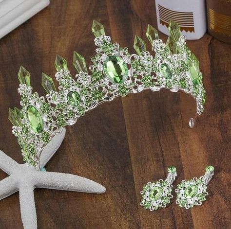 Quince Crowns, Green Quinceanera Theme, Tiana Wedding, Royal Wardrobe, Quince Themes, Crystal Crowns, Quinceanera Themes Dresses, Quinceanera Crown, Green Crown