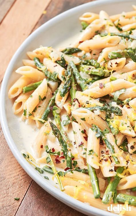 Asparagus Pasta Recipes, Tender Asparagus, Pasta With Asparagus, Asparagus Chicken, Spaghetti Vongole, Easter Dinner Menus, Grilled Asparagus Recipes, Asparagus Recipes Baked, Asparagus Pasta