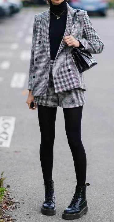 Mode Casual, Moda Vintage, Looks Chic, Black Tights, Mode Inspiration, Winter Fashion Outfits, Looks Vintage, Office Outfits, Winter Outfit