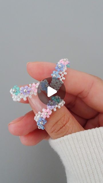 ALEGRIA on Instagram: "New tutorial in my YouTube channel link in bio Beaded 🌸flower ring" Seed Bead Patterns Rings, Beaded Flower Ring Tutorial, Flower Ring Tutorial, Beaded Flower Ring, Ring Tutorial, Seed Bead Patterns, Pattern Ring, Flower Ring, My Youtube Channel