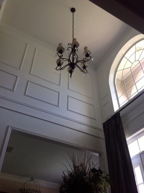 Nice picture frame moulding in two story foyer! Pictures Entryway, Tall Wall Decor, Foyer Wall Decor, Foyer Ideas Entryway, Picture Frame Moulding, Foyer Wall, High Ceiling Living Room, Two Story Foyer, Picture Frame Molding