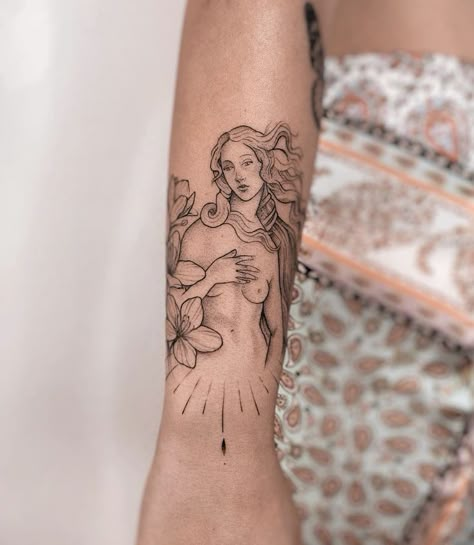 Botticelli Venus Tattoo, Female Figure Tattoo Design, Aphrodite Tattoo Ideas, Botticelli Tattoo, Venus Tattoo Goddess, The Birth Of Venus Tattoo, Afrodita Tattoo, Venus Tattoos, Buraka Tattoo