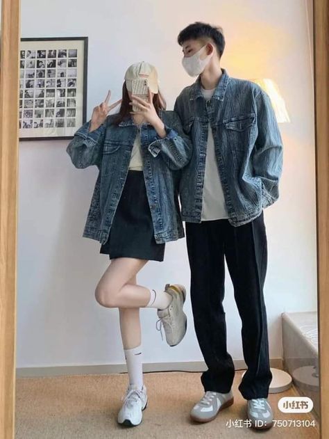 Couple Twinning Outfits, Couple Clothes Matching Outfits, Matching Outfits For Couples Casual, Prenuptial Photoshoot, Japan Outfit, Desi Fashion Casual, Cute Couple Outfits, Twin Outfits, Matching Couple Outfits