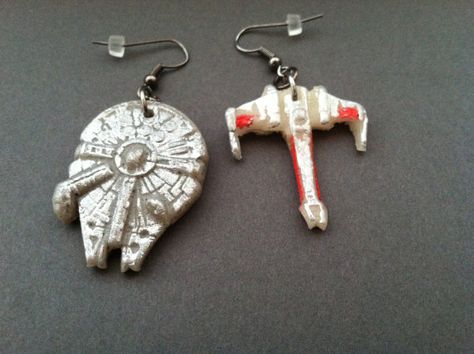 Millennium Falcon and X Wing fighter Earrings handmade polymer clay. #starwars Movie Jewelry, Clay Pins, Star Wars Jewelry, Diy Star, X Wing Fighter, Star Wars Diy, Earring Inspiration, Star Wars Love, Polymer Earrings