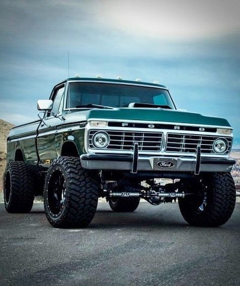 OffRoadNation™ on Instagram: “Ford F-250 Highboy #offroadnation #orn #offroad #ford #f250” Nice Trucks, Custom Pickup Trucks, Old Ford Trucks, Lifted Ford, Classic Ford Trucks, Jacked Up Trucks, Old Pickup Trucks, Dream Trucks, Old Pickup