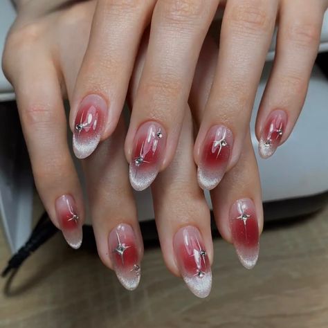 Yeji Nails, Elegant Nails Red, Red Nail Art Elegant, Nailart Simple Elegant, Nail Art For Kids, Fake Nails Long, Art Deco Nails, Elegant Nail Art, Lace Nails