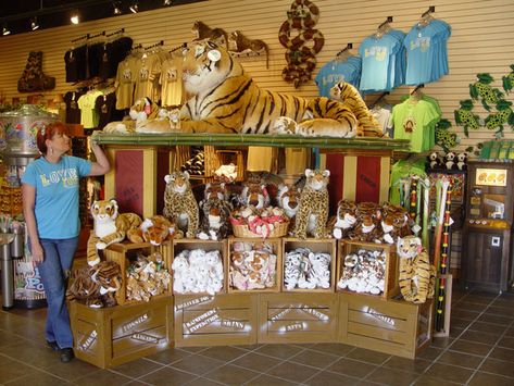 Zoo Gift Shop, Rainforest People, Gift Shop Displays, Sevierville Tennessee, Zoo Art, Gatlinburg Vacation, Rainforest Cafe, African Gifts, Rainforest Animals